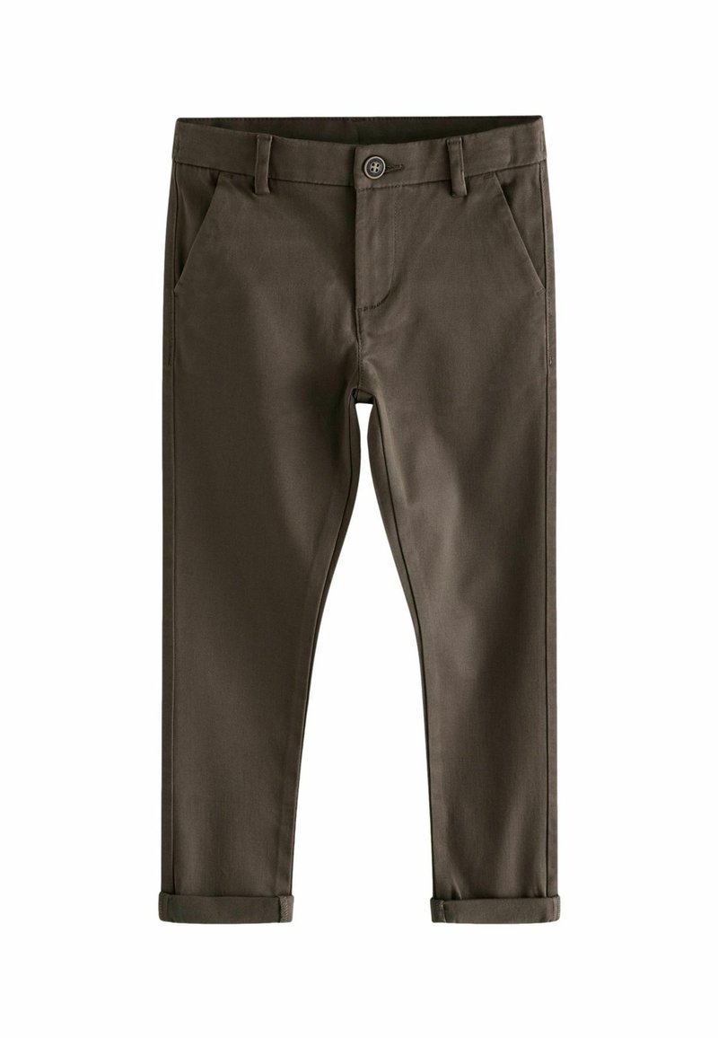 Pantalon marron slim avec fermeture à bouton et fermeture éclair, passants pour ceinture, poches latérales et revers roulés.