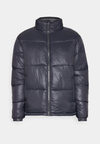 Opgeblazen zwarte jas met een hoge kraag, met doorgestikte delen en een ritssluiting aan de voorkant. Gladde, glanzende afwerking met elastische manchetten.