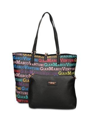 Tote bag met zwarte handvaten en kleurrijk "Gian Marco Venturi" tekstpatroon, gecombineerd met een kleinere zwarte leer gestructureerde portemonnee met gouden logo plaatje.