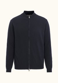 Maglione zip-up blu navy con colletto alto, texture a maglia e polsini a costine. Caratterizzato da una cerniera frontale e un design minimalista.