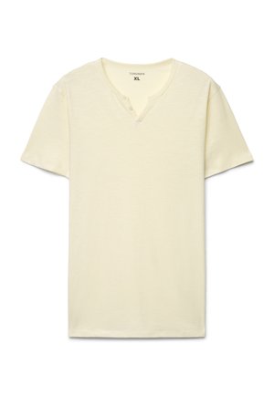 Maglietta a maniche corte color crema con scollo henley a due bottoni, taglia XL, distesa su uno sfondo bianco.