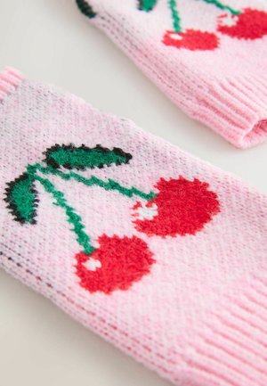 Rosa stickade vantar med röda körsbärsmotiv, gröna blad och svarta stjälkar, vilket ger en strukturerad känsla.