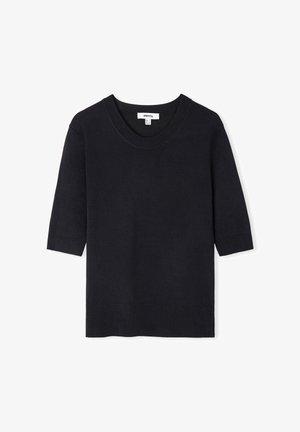 Zwarte korte mouw gebreide trui met ronde hals en geribbelde manchetten, label toont merk "Ipekyol" en maatgegevens.