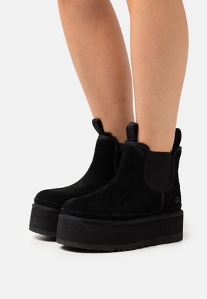 UGG, Bottines à plateau - black