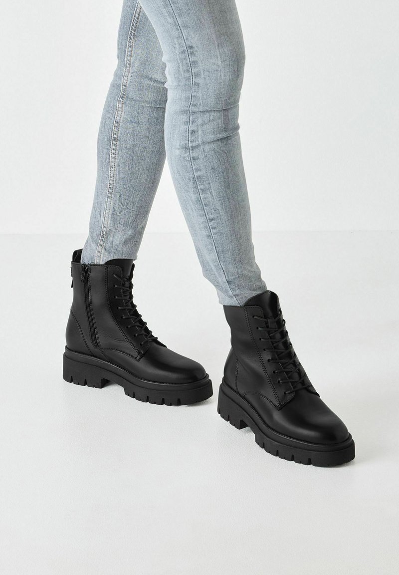 Tamaris Bottines à plateau - black
