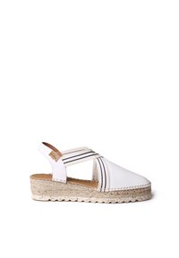 Scarpa espadrilla bianca con cinturini incrociati, suola in juta intrecciata e strisce di accento blu navy. Parte superiore in pelle liscia e suola testurizzata.