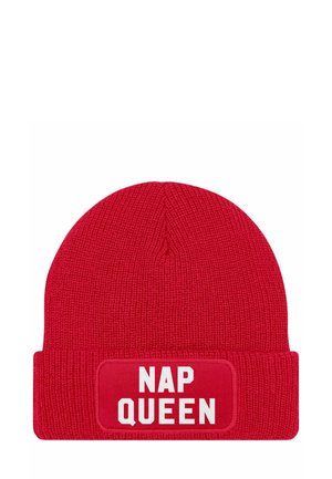 MIT PATCH SPRUCH NAP QUEEN STATEMENT - Beanie - rot
