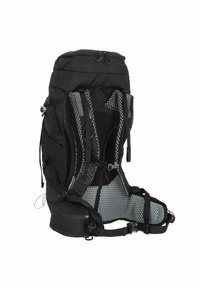 Mochila negra con un diseño estructurado, soporte trasero de malla, correas ajustables y múltiples hebillas seguras para la estabilidad de la carga.