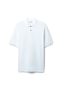 Weißes Poloshirt aus strukturierter Baumwolle mit flachem Kragen, drei braunen Knöpfen am Ausschnitt und kurzen Ärmeln.