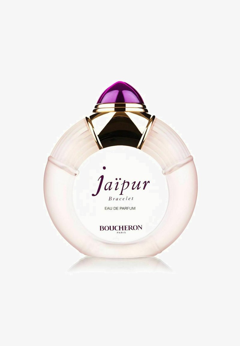 Klar glas parfume flaske med en pink bund, bøjet form, guldfarvede detaljer og en lilla kuppel-låg; mærket "Jaipur Bracelet" af Boucheron.