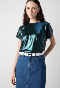 Mos Mosh O NECK TEE - Marškinėliai su spaudiniu - dark pine