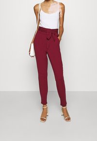 Vero Moda Housut - bordeaux