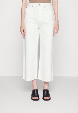 CROP WIDE LEG - Flared Jeans - soft white