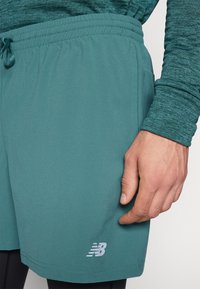 New Balance ESSENTIALS SHORT - Short de sport - new spruce