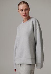 Sélectionné, grey melange
