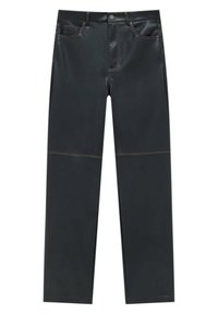 Pantalons en simili cuir noir avec coupe droite, détails de couture visibles et design à cinq poches. Texture lisse et coupe ajustée.