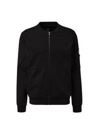 Blouson bomber noir avec fermeture éclair sur le devant, deux poches latérales, poignets et ourlet côtelés, et une poche zippée sur la manche gauche.