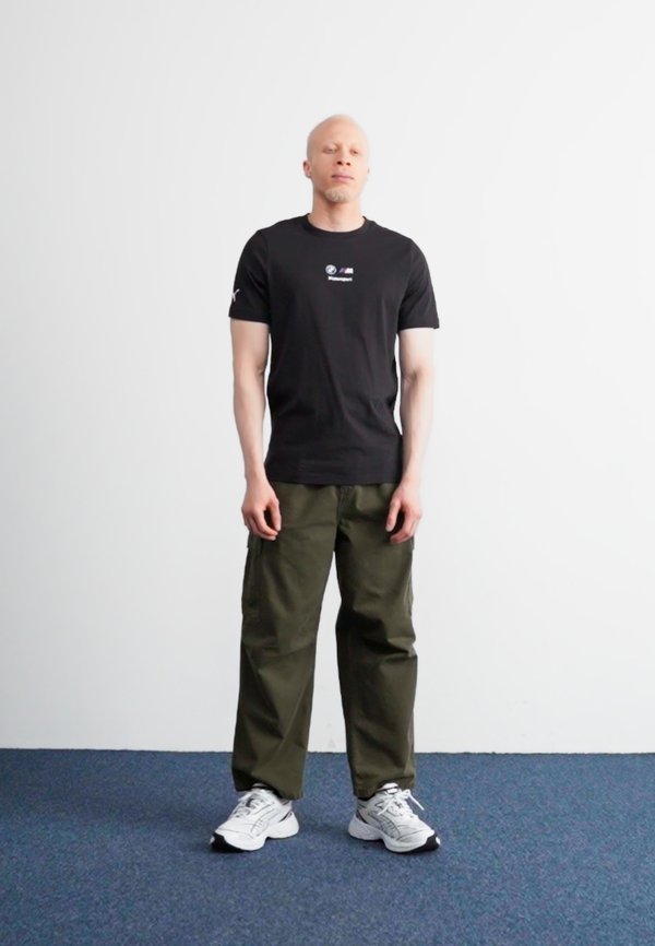 BMW MMS CAR GRAPHIC TEE - Print T-shirt2