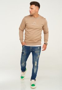 Thumbnail Image 2