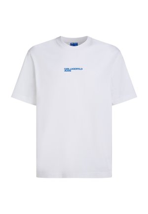 Bijela majica kratkih rukava s okruglim izrezom i malim plavim logotipom "KARL LAGERFELD JEANS" koji je postavljen u sredini na prsima.