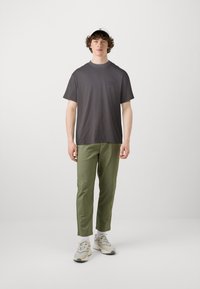 Only & Sons ONSAARAV LIFE TEE UNISEX - Camiseta estampada - magnet