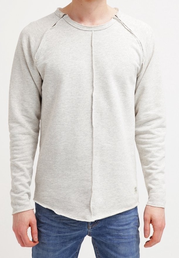 Camiseta de manga larga gris claro con cuello redondo, mangas raglán y una costura central. Hecha de una tela suave y texturada; dobladillo curvado.