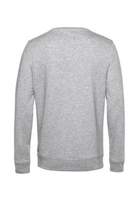Sudadera gris con cuello redondo, mangas largas y dobladillo de canalé. La tela tiene una textura suave con detalles de costura sutiles. Se muestra la vista trasera.
