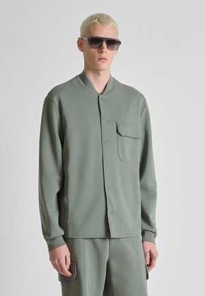 REGULAR FIT IN INTERLOCK WITH PATCH ON SLEEVE - Lichte jas - green