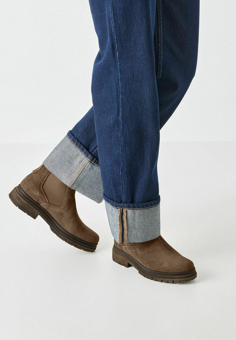 Tamaris ELEGANTE CHELSEA MIT TOUCH-IT - Kotníkové boty na platformě - brown