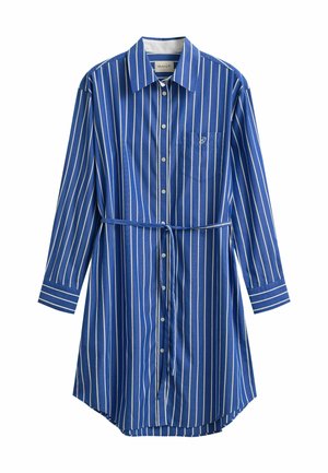 Blauw overhemdjurk met lange mouwen, witte verticale strepen, een borstzak met logo, een kraag en een dunne tailleriem.