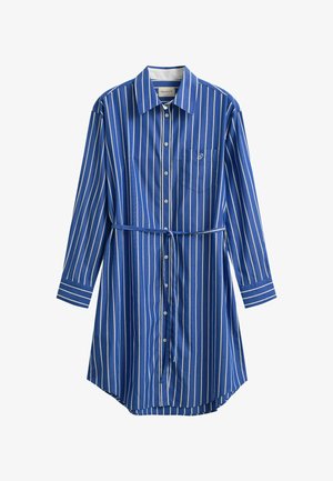 Blauw overhemdjurk met lange mouwen, witte verticale strepen, een borstzak met logo, een kraag en een dunne tailleriem.