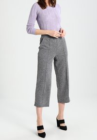Zalando Essentials Sweter
