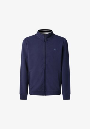 Granatowa kurtka zapinana na zamek błyskawiczny z kołnierzem stojącym, dwoma bocznymi kieszeniami i ściągaczami przy mankietach. Wnętrze ma wzór w paski.