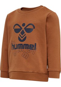 Brązowy bawełniany sweter z okrągłym dekoltem, z granatowym logo graficznym i napisem "hummel". Zawiera szczegół z zatrzaskiem na ramieniu.