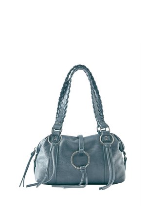 Sac à main en cuir bleu avec anses tressées, anneau et boucle argentés, et pompons décoratifs en cuir sur les curseurs de fermeture éclair.