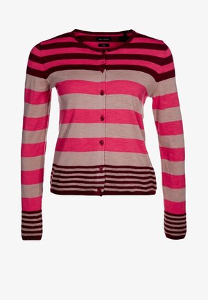 Gestreifter Cardigan in Pink, Burgunderrot und Beige; verfügt über lange Ärmel, einen runden Halsausschnitt und eine Knopfverschluss mit gerippten Bündchen.