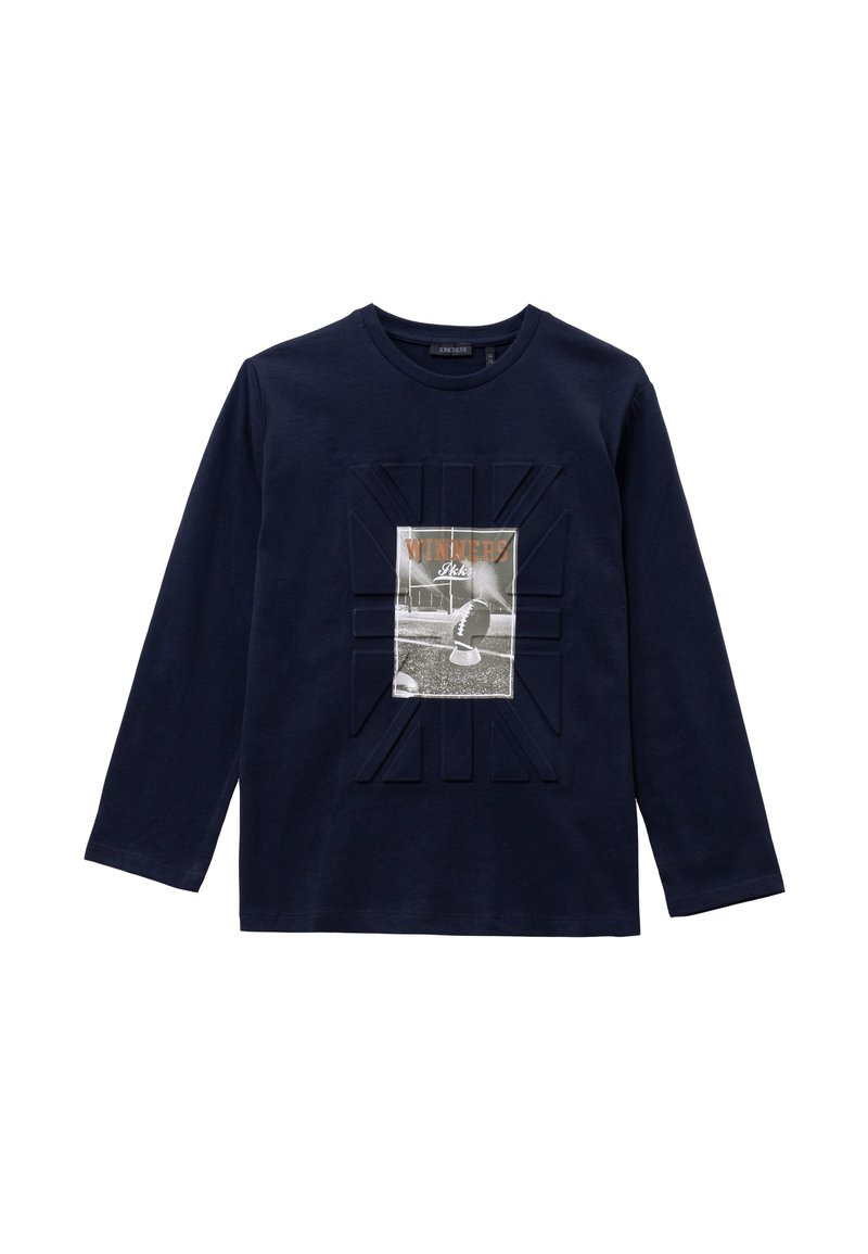 Marineblaues Langarm-T-Shirt aus Baumwolle, mit einem texturierten grafischen Einsatz im Fußballdesign und dem Wort "Winners" in orangefarbener Schrift.