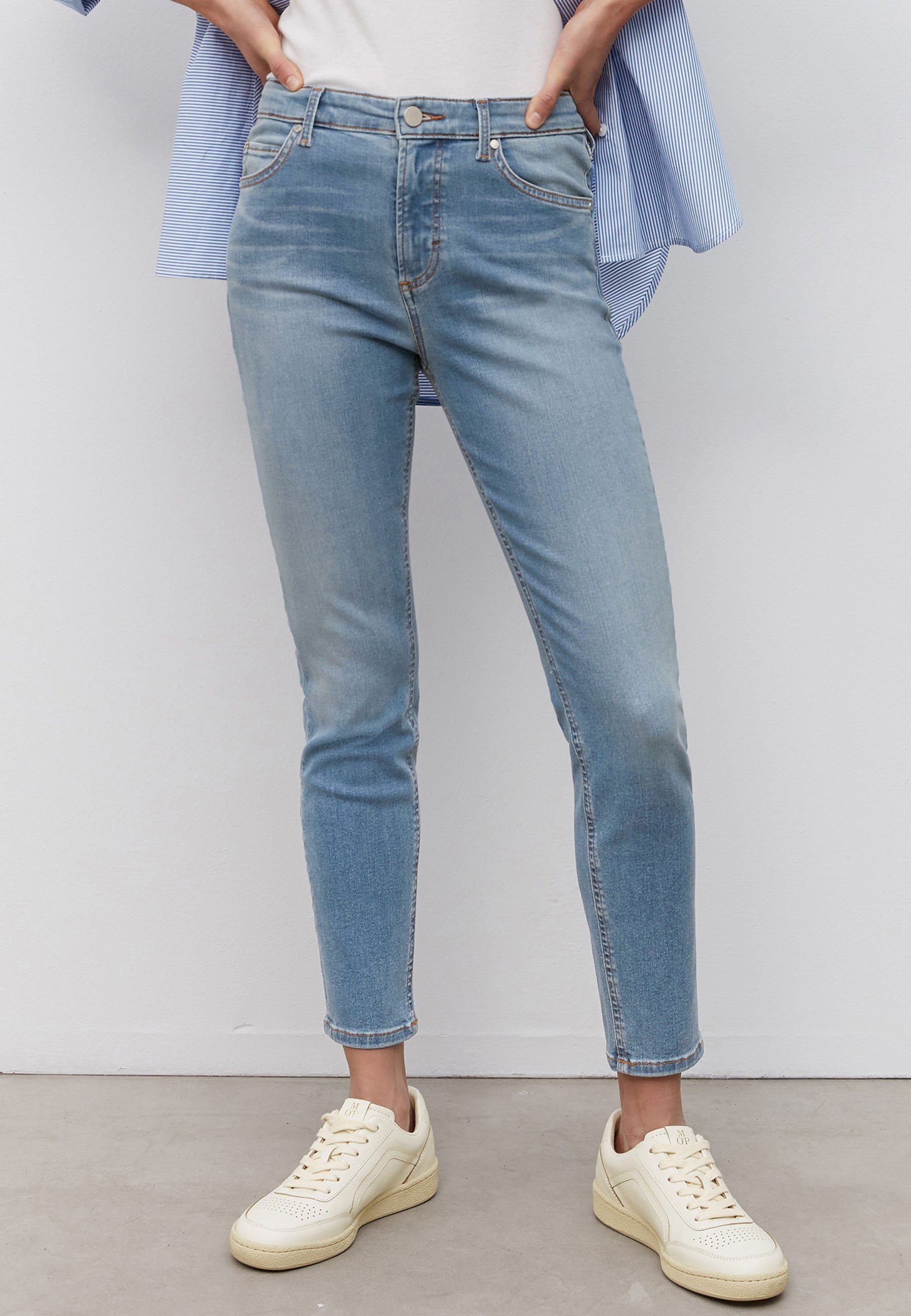 Marc O'Polo DENIM KAJ CROPPED AUS BIO-MIX-QUALIT - Slim fit jeans - multi  tinted light blue/blauw - Zalando.be