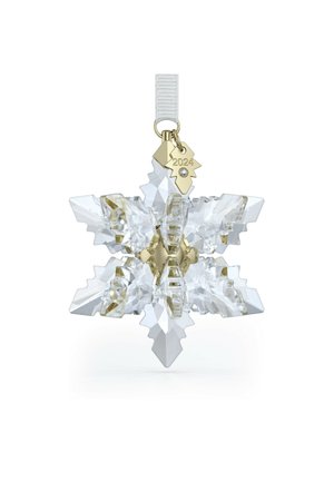 Ornement flocon de neige en cristal présentant un design clair et facetté avec un centre doré. Une étiquette argentée marquée "2024" est attachée. Surface texturée et bords nets.