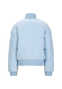 Lichtblauwe, fluffy fleece cropped jas met ribbels aan de mouwen en kraag. Bevat horizontale naden en een textuur oppervlak.