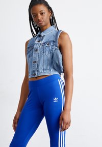adidas Originals FLARED - Pajkice – hlače - semi lucid blue