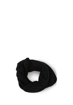 Écharpe infinity noire tricotée en boucle sur fond blanc.