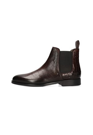 Mørkebrun læderankelstøvle med krokodilletekstur, elastisk sidepanel, lav hæl og trækstrop bagpå.
