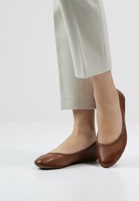 bugatti Ballerinat - cognac