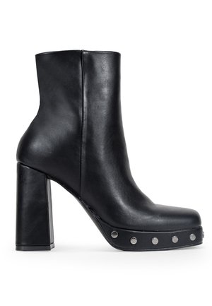 CON TACHAS - Botines de tacón - black