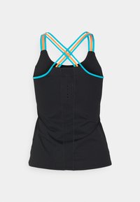 Czarny sportowy top na ramiączkach z krzyżującymi się paskami w niebieskim, pomarańczowym i niebieskim akcentach. Siatkowa wstawka z tyłu zapewnia wentylację.