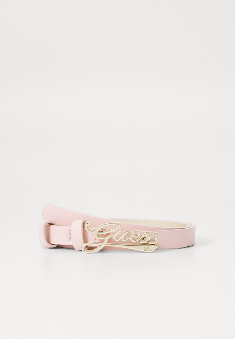 Curea sintetică roz, având un logo metalic aurit "Guess" ca cataramă. Cureaua este netedă, cu un design simplu al închiderii.