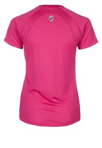 Růžové sportovní tričko s kulatým výstřihem, krátkými raglánovými rukávy a texturovanou tkaninou s malou logovou nášivkou na zadní straně.