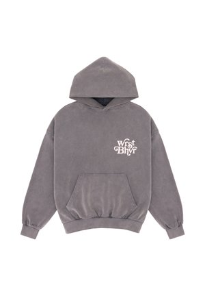 Szara bluza z kapturem z przednią kieszenią oraz białym stylizowanym napisem "Wrst Bhvr" na lewej stronie klatki piersiowej, przedstawiona na białym tle.