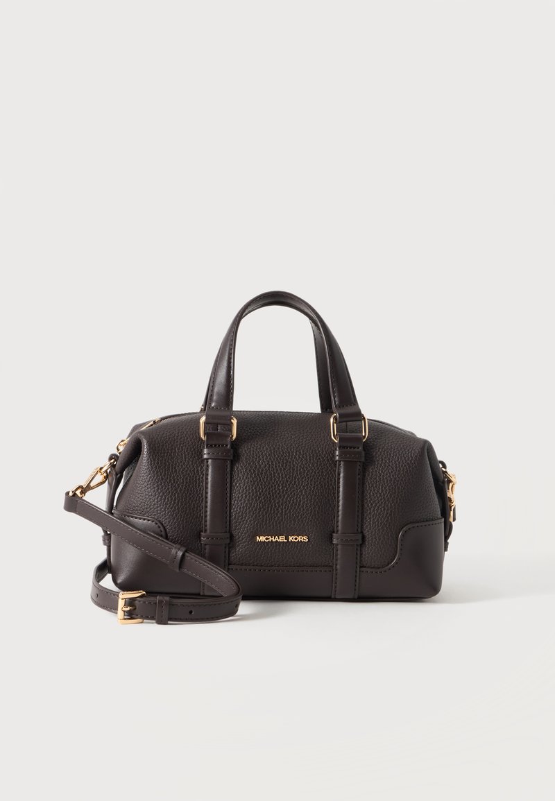 Sac à main en cuir marron foncé Michael Kors avec deux poignées supérieures, garnitures dorées et bandoulière amovible.